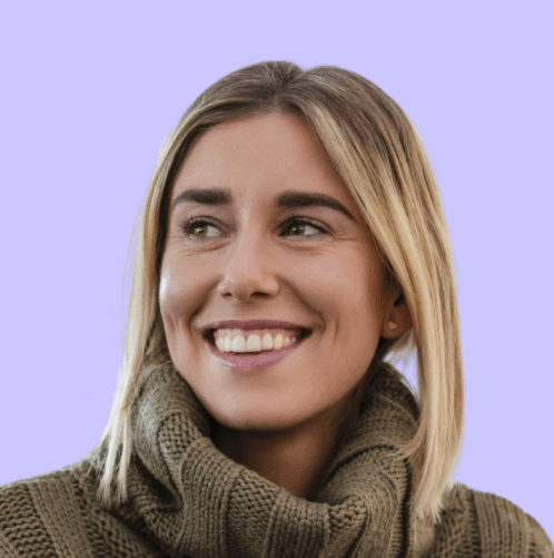 Foto de Gabriela Hernández dando su testimonio como clienta satisfecha.